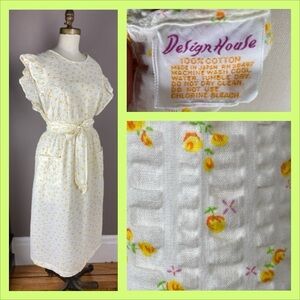 1960s / 1970s Design House Cotton Floral Apron Dress - Vintage Pinafore - Medium